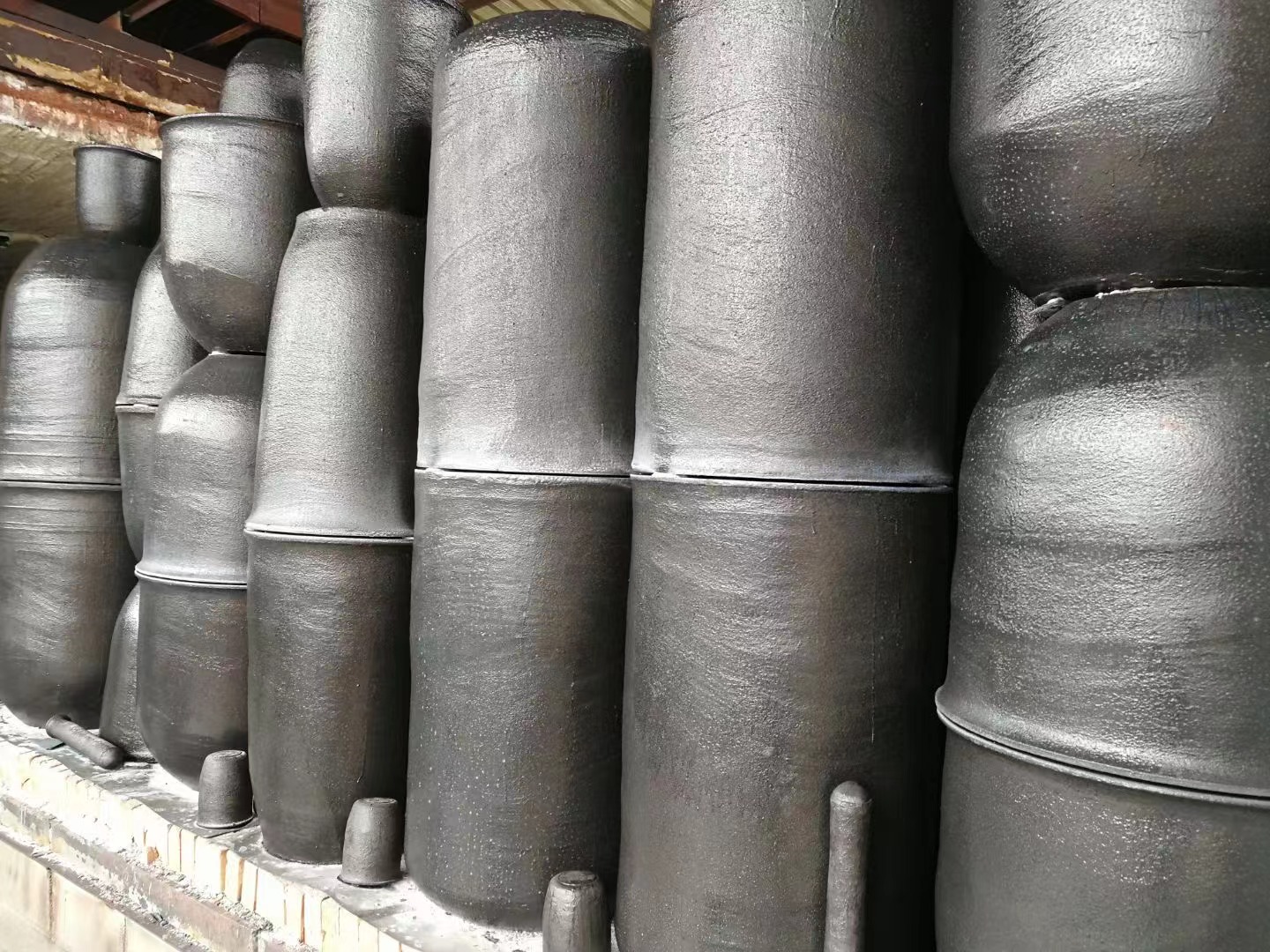 Graphite Crucible With Spout